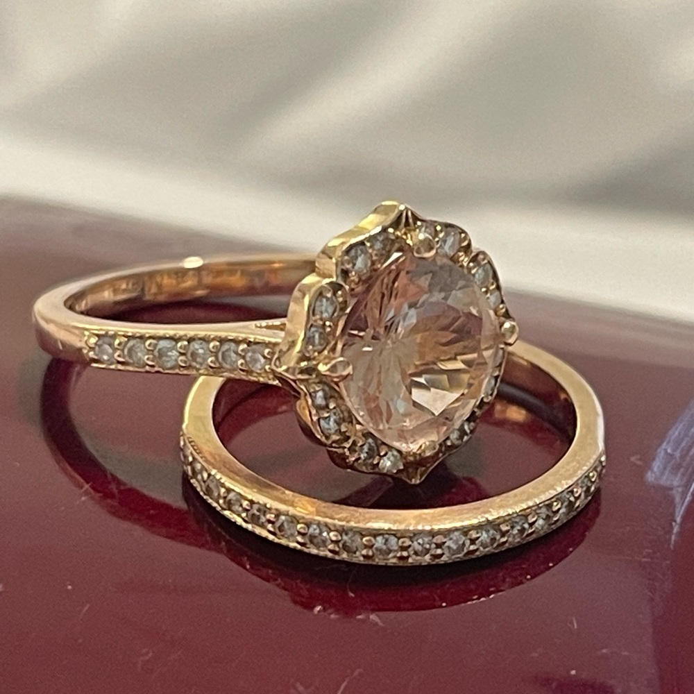 Elegant Rose Gold Engagement Ring. Morganite stone (center) and crushed diamond